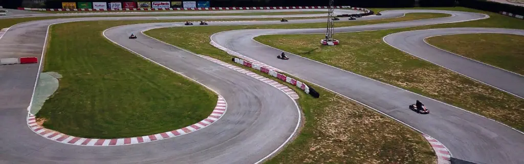 Cabecera Karting Cabañas Raras